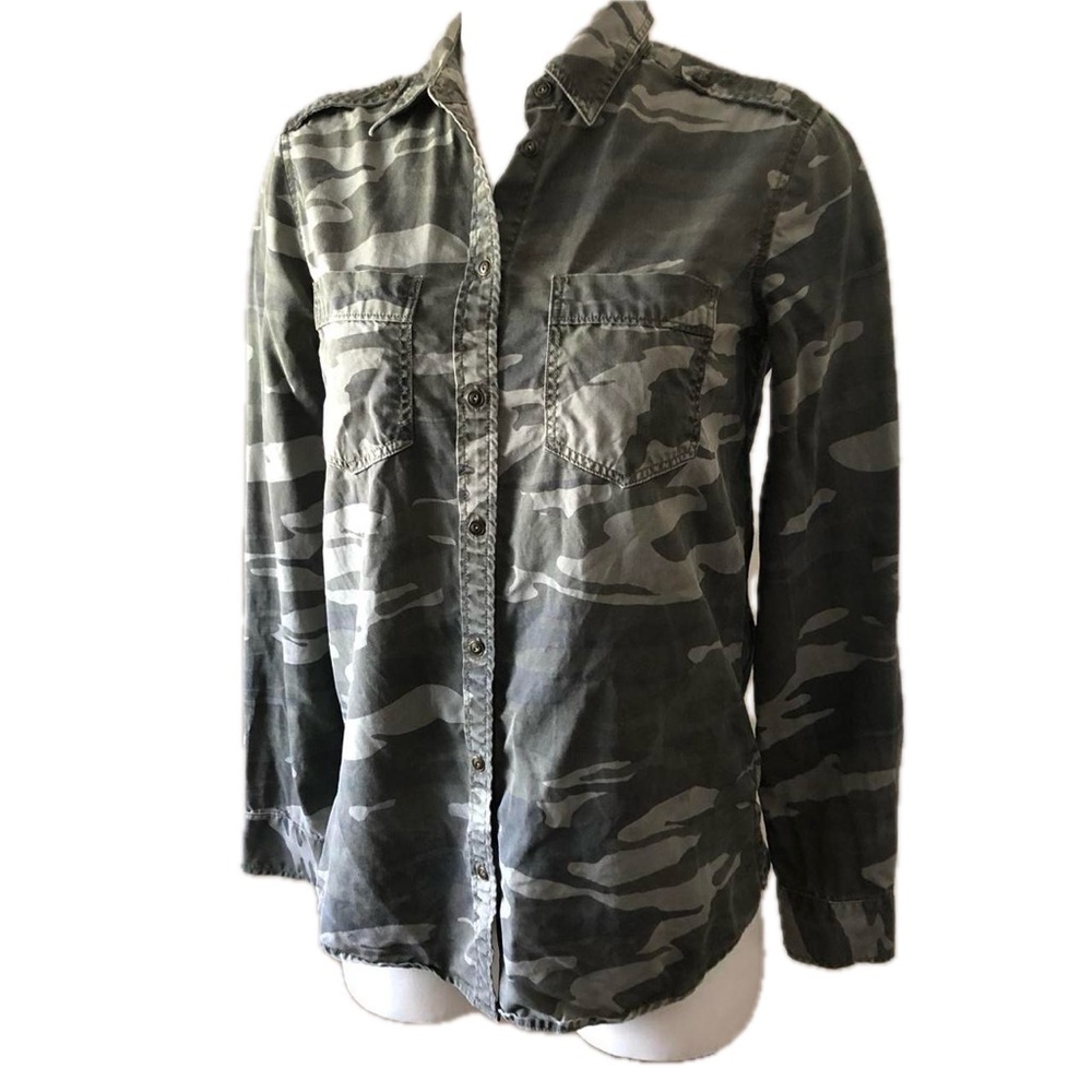 Express Camo Chic Green Button Down Shirts Slimming Tabbed Sleeve Size XS
